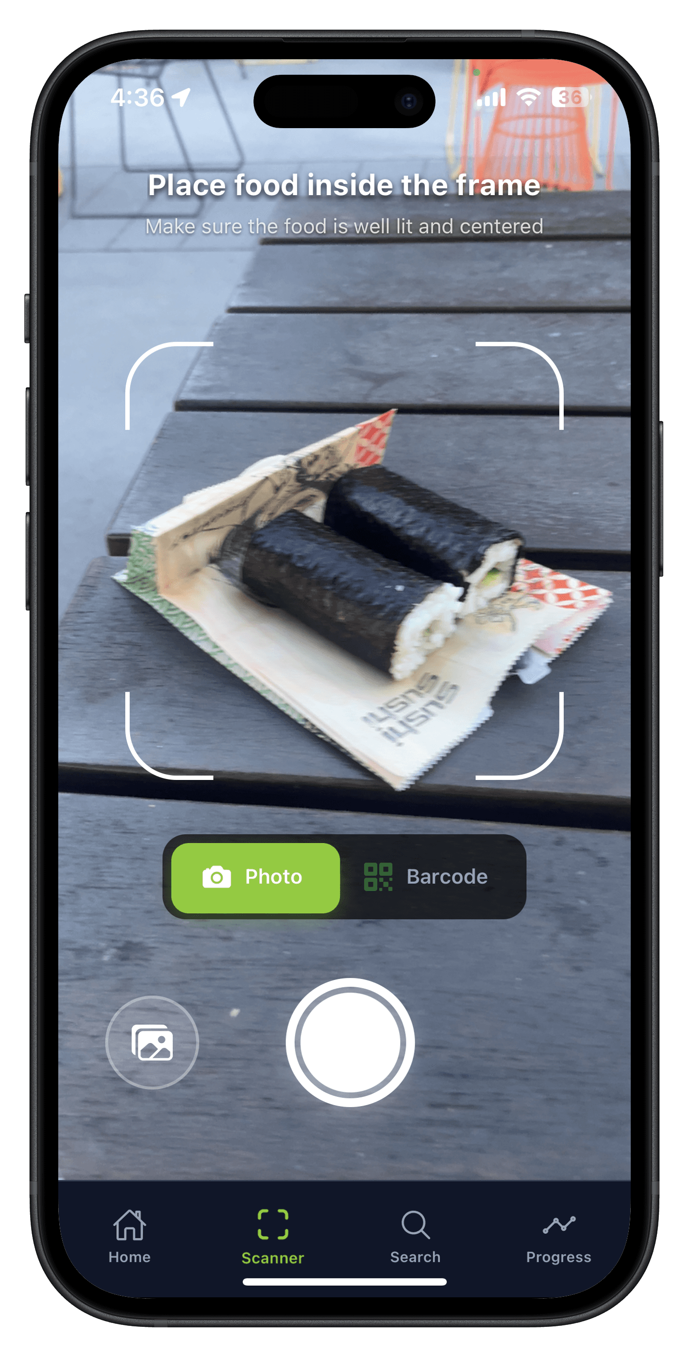 NutriChef scanner screen framing a meal with photo and barcode modes