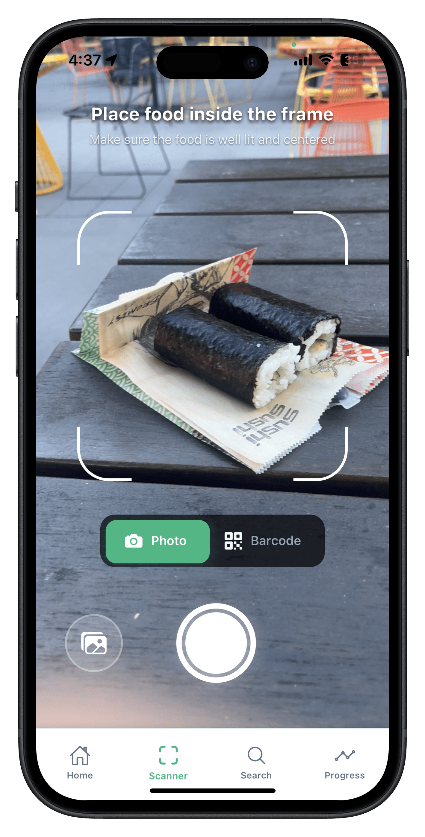 NutriChef scanner screen framing a meal with photo and barcode modes